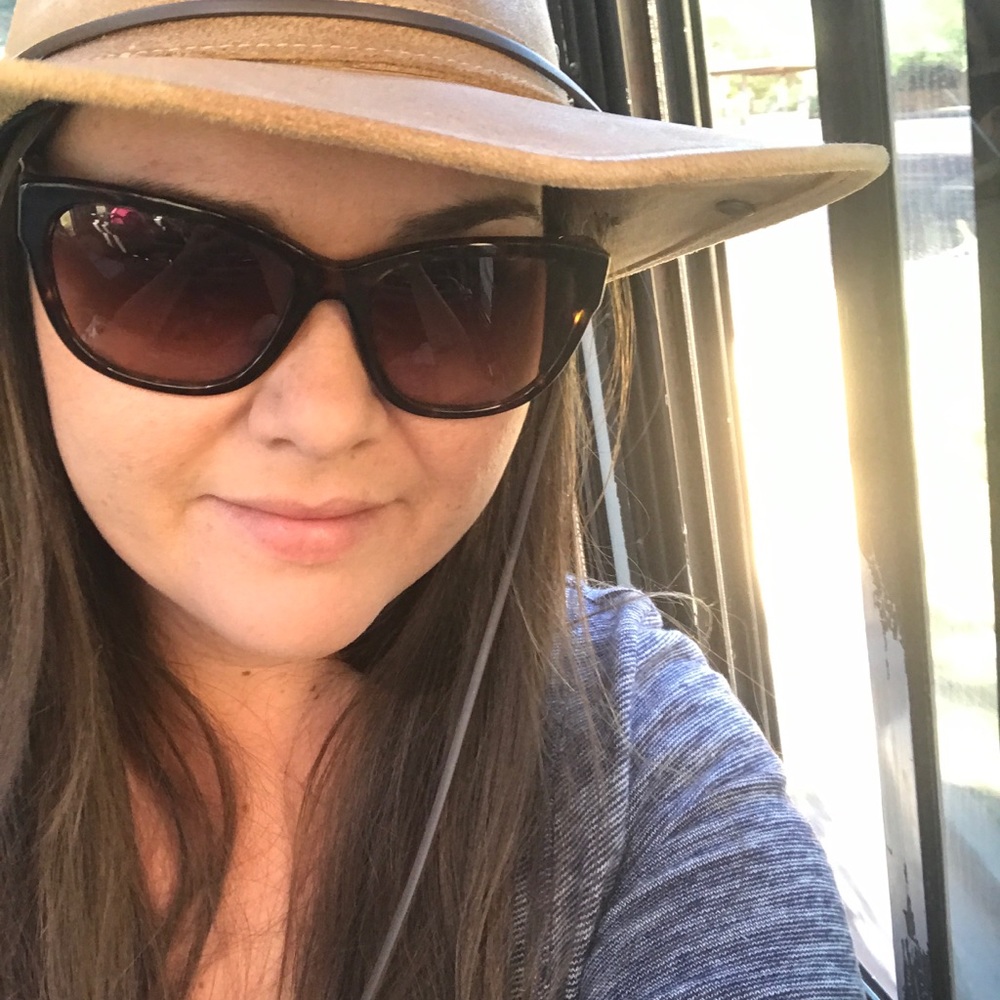 Meet your Posher, Crystal